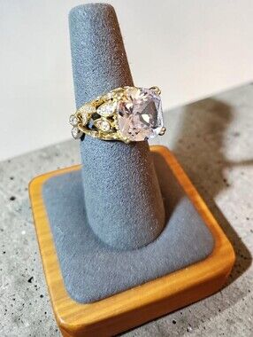 Nwt Sassified BoutiqueGold-Tone Pink Cushion-Cut Cocktail Ring with Pavé Accents